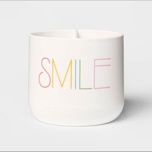 BRAND NEW! Pillowfort SMILE Toothbrush Holder